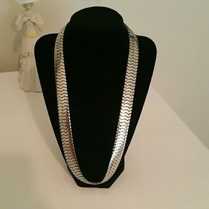 Gorgeous snake link style necklace